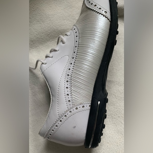 FootJoy Tailored Wingtip Spikeless Golf Shoes Womens Size 10 M White Black 91686 - Picture 16 of 16